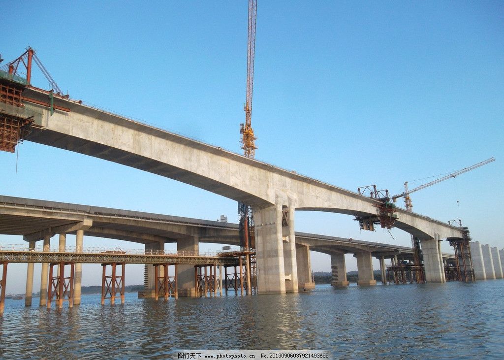 大跨预应力混凝土箱梁桥施工期腹板开裂研究